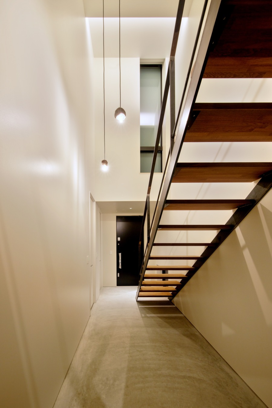 M-HOUSE